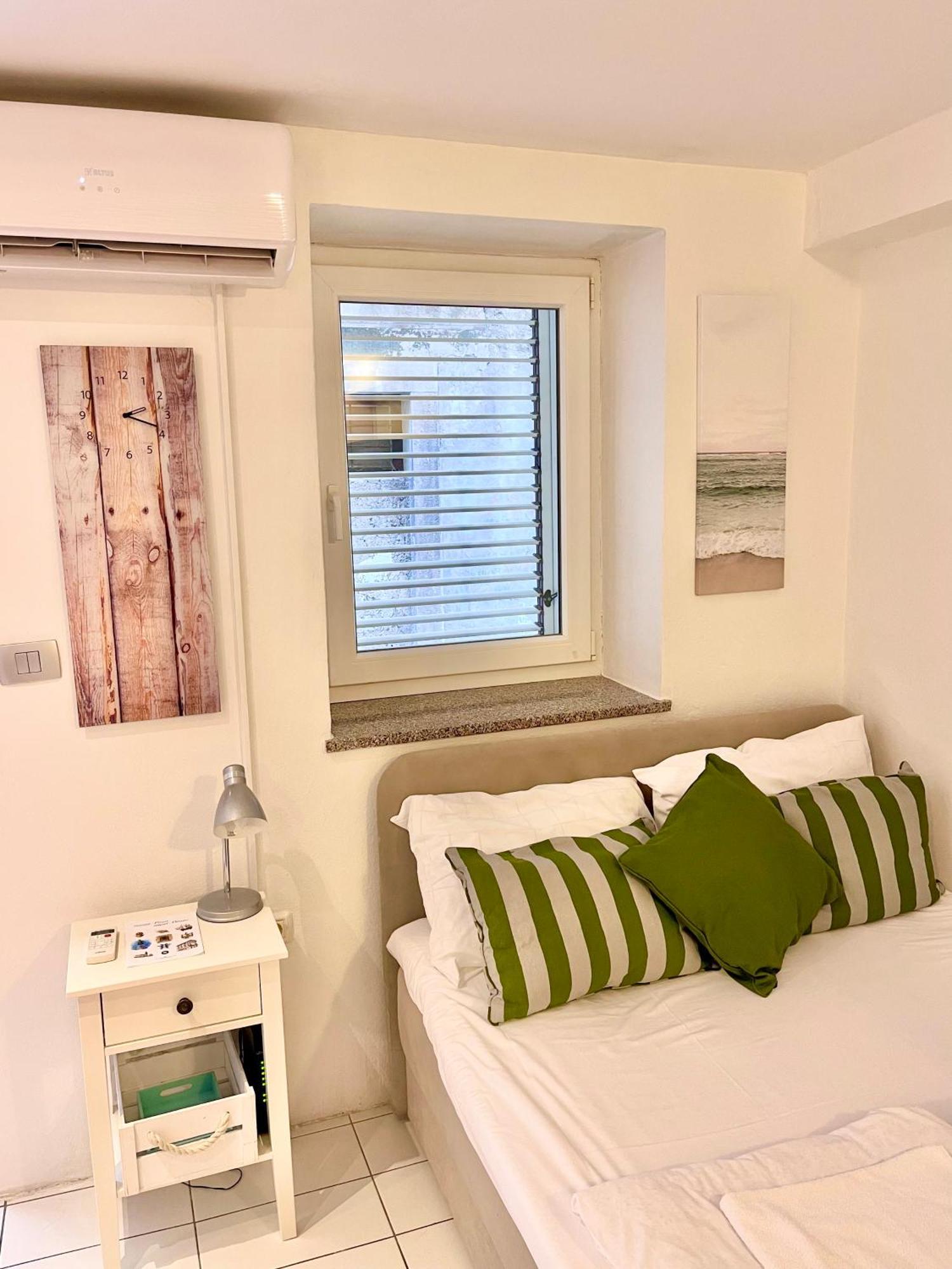 Devi-Piran Appartement Buitenkant foto