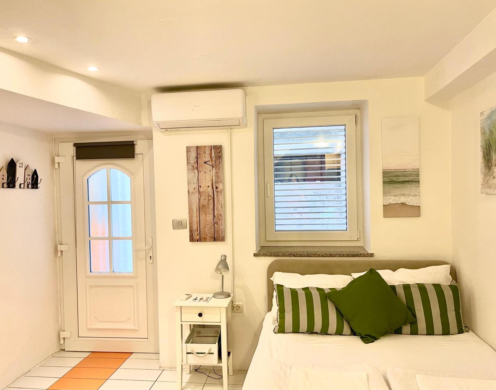 Devi-Piran Appartement Buitenkant foto