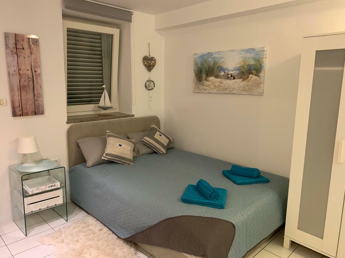 Devi-Piran Appartement Buitenkant foto