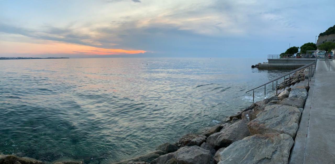 Devi-Piran Appartement Buitenkant foto