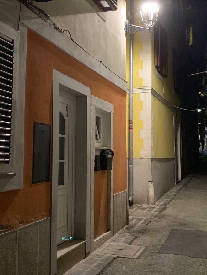 Devi-Piran Appartement Buitenkant foto