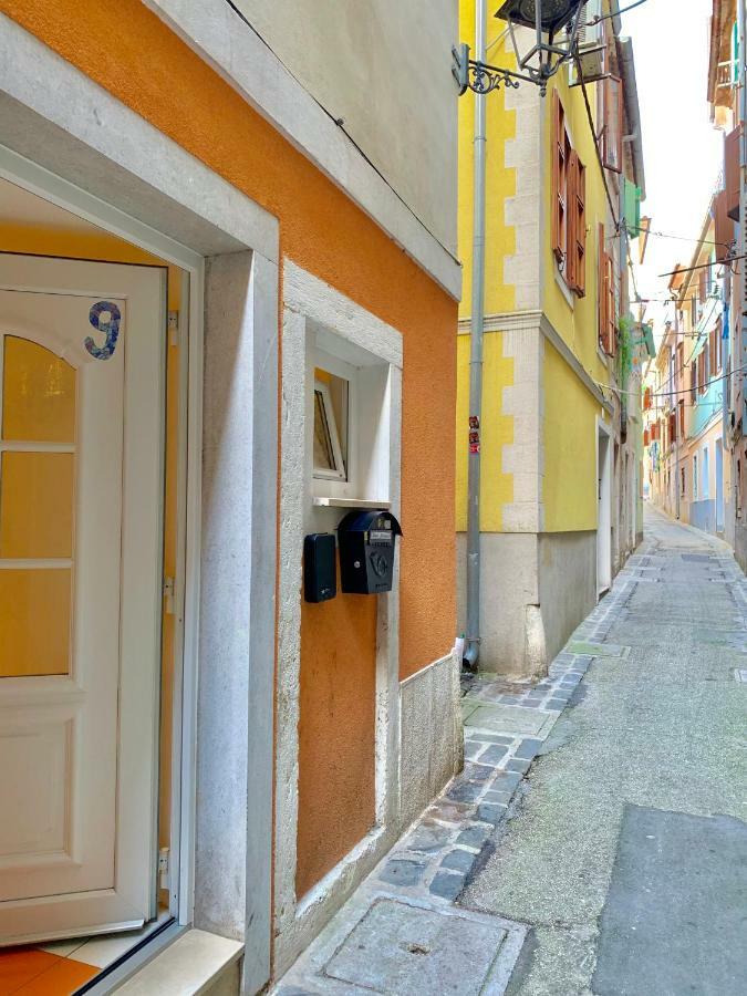 Devi-Piran Appartement Buitenkant foto