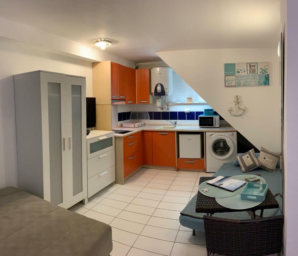 Devi-Piran Appartement Buitenkant foto