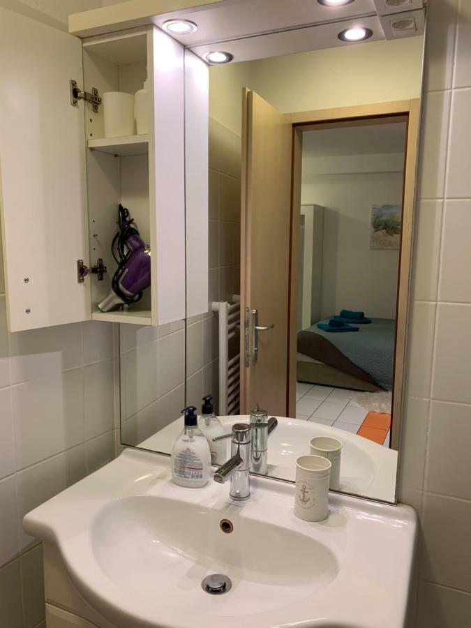 Devi-Piran Appartement Buitenkant foto